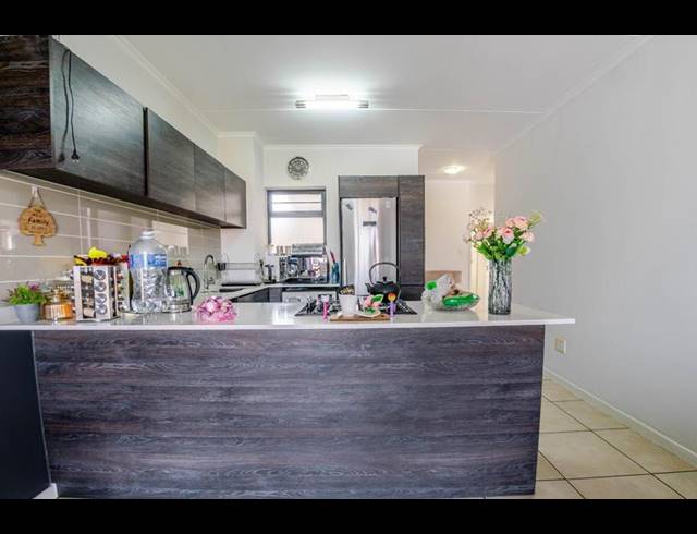 3 BEDROOM APARTMENT FOR SALE IN OAKDENE